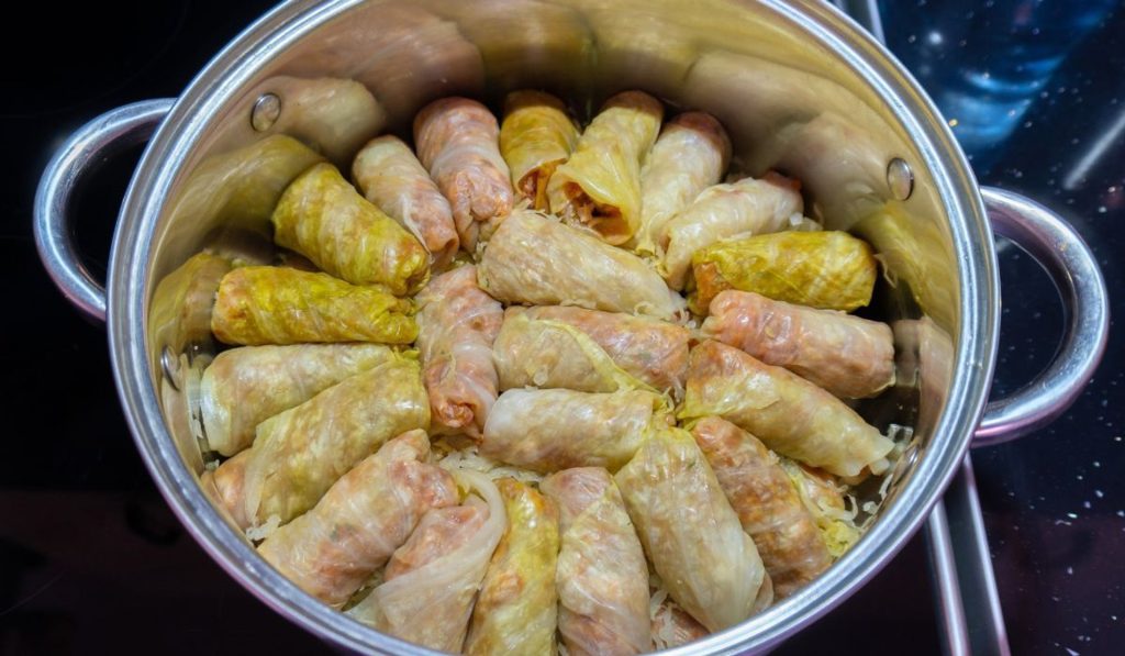 Žádné zelí, plněné zelí v těchto listech chutná stokrát lépe. Je to prostě bláznivé