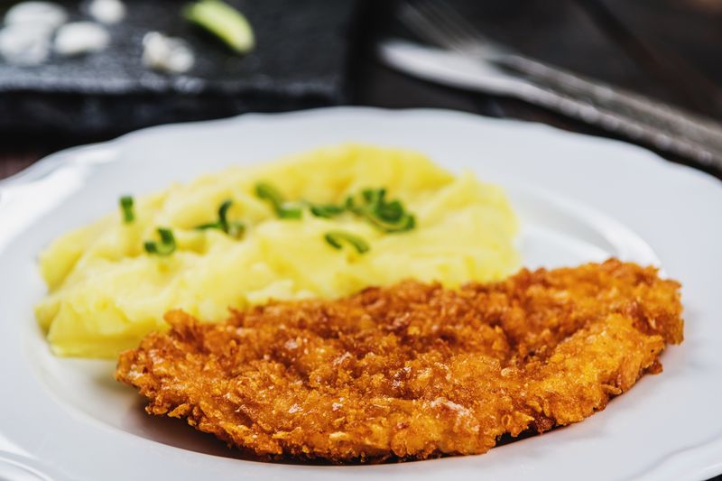 Obalte kotlety v této směsi místo strouhanky. Budou křupavé a zároveň zdravější.