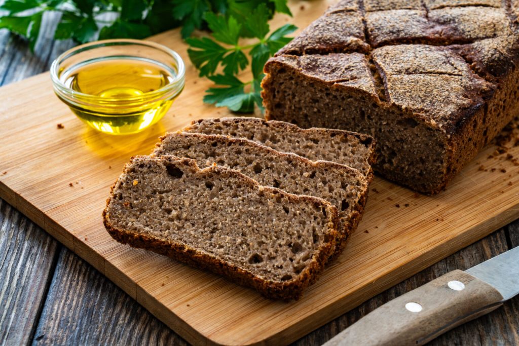 Jak upéct žitný chléb? Recept, který zvládnete i bez zkušeností