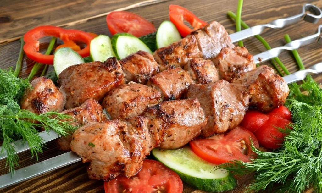 Fantastické jídlo na gril. Recept na šťavnaté špízy z vepřové krkovičky