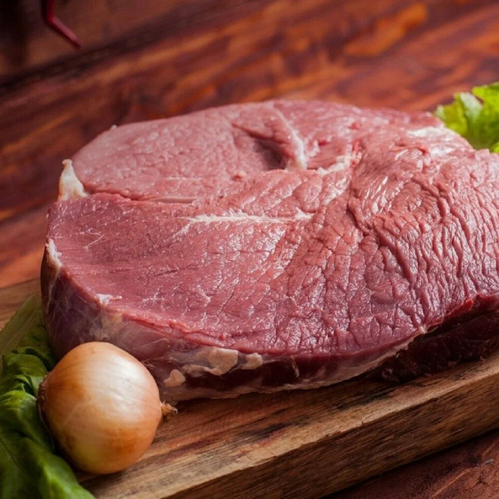 Maso bez antibiotik, lepší než hovězí. Kotlety jsou vynikající – jemné jako peří.