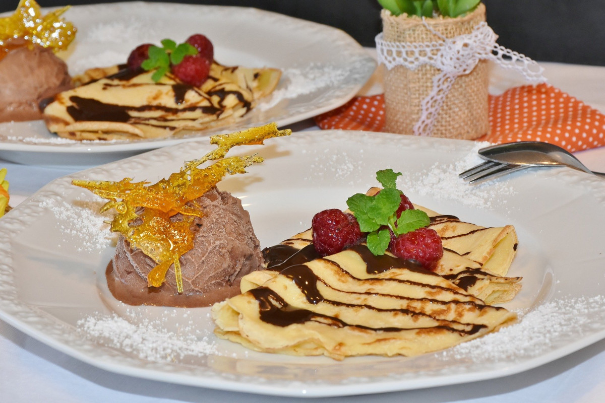 Jednoduchý recept na palačinky bez mouky s vysokým obsahem bílkovin, který obsahuje pouze dvě ingredience