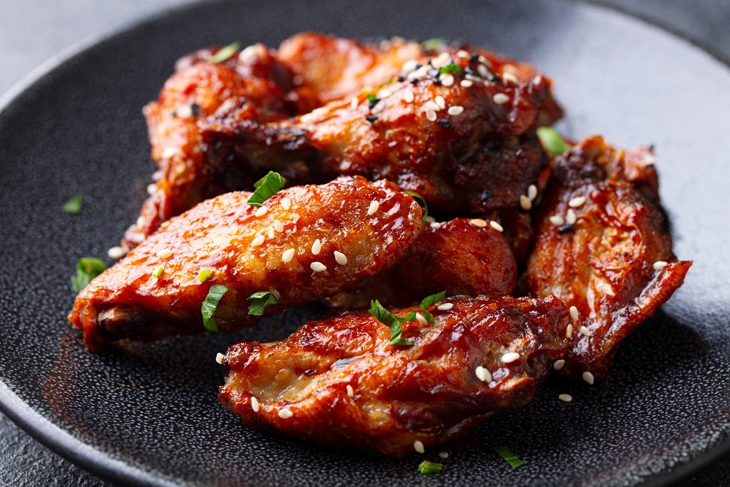Recept na rychlou večeři. Pečená kuřecí prsa v lahodné omáčce zmizí ze stolu během chvilky.