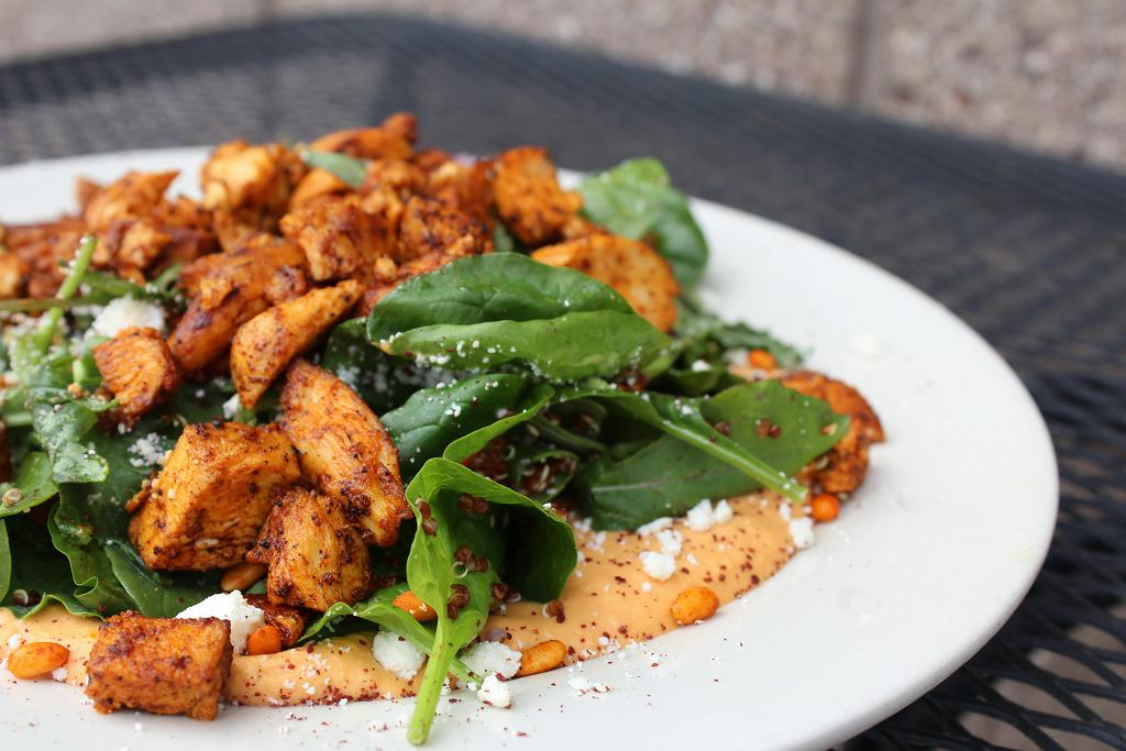 Recept na rychlou večeři. Pečená kuřecí prsa v lahodné omáčce zmizí ze stolu během chvilky.